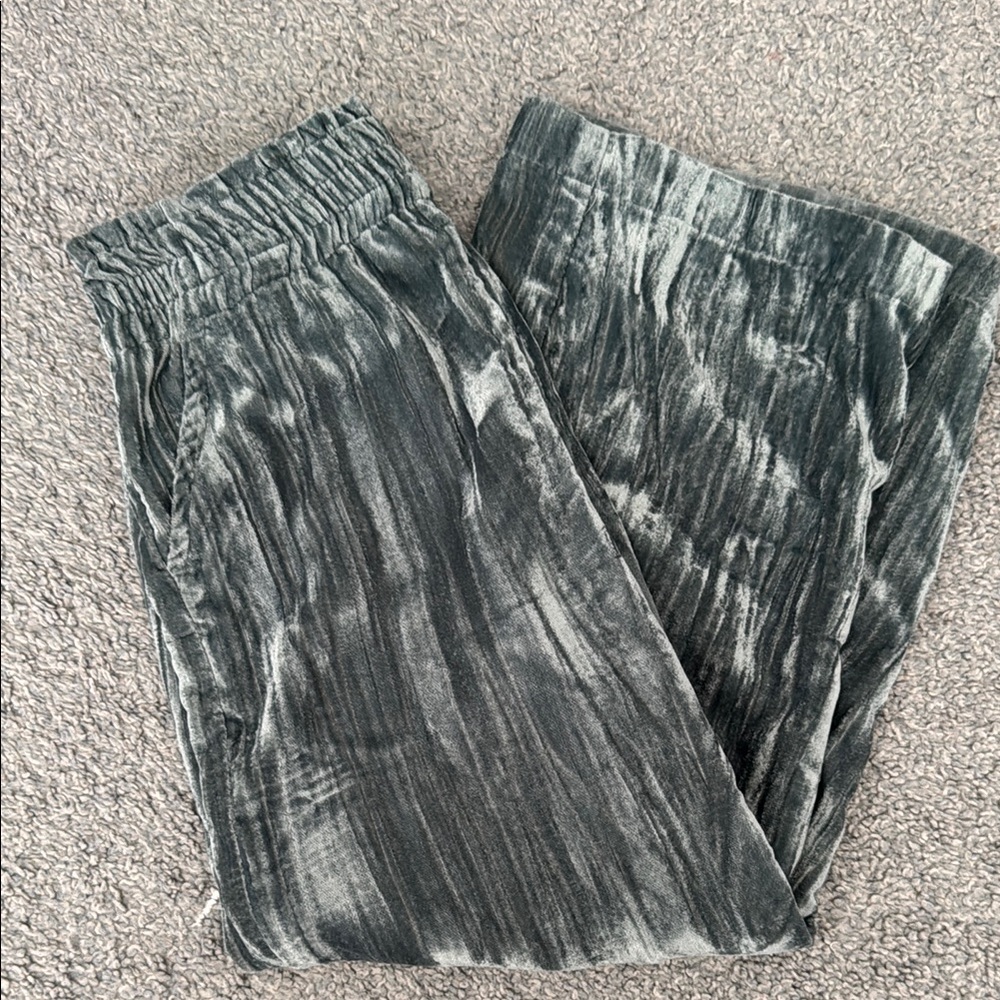 LIKE NEW Sage Green H&M Pull-On Velvet Pants